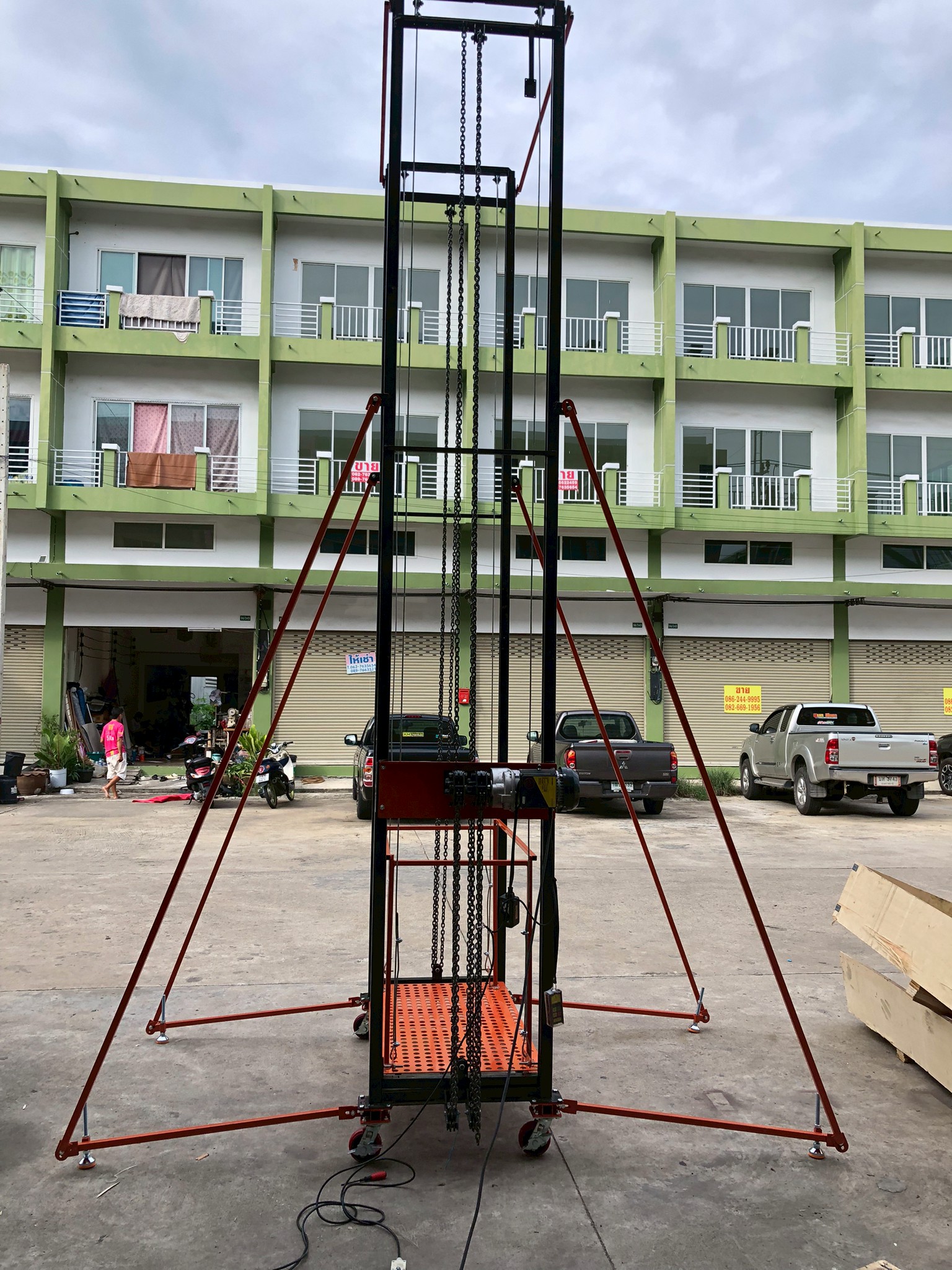 นั่งร้านไฟฟ้า Electric Mobile Scaffold