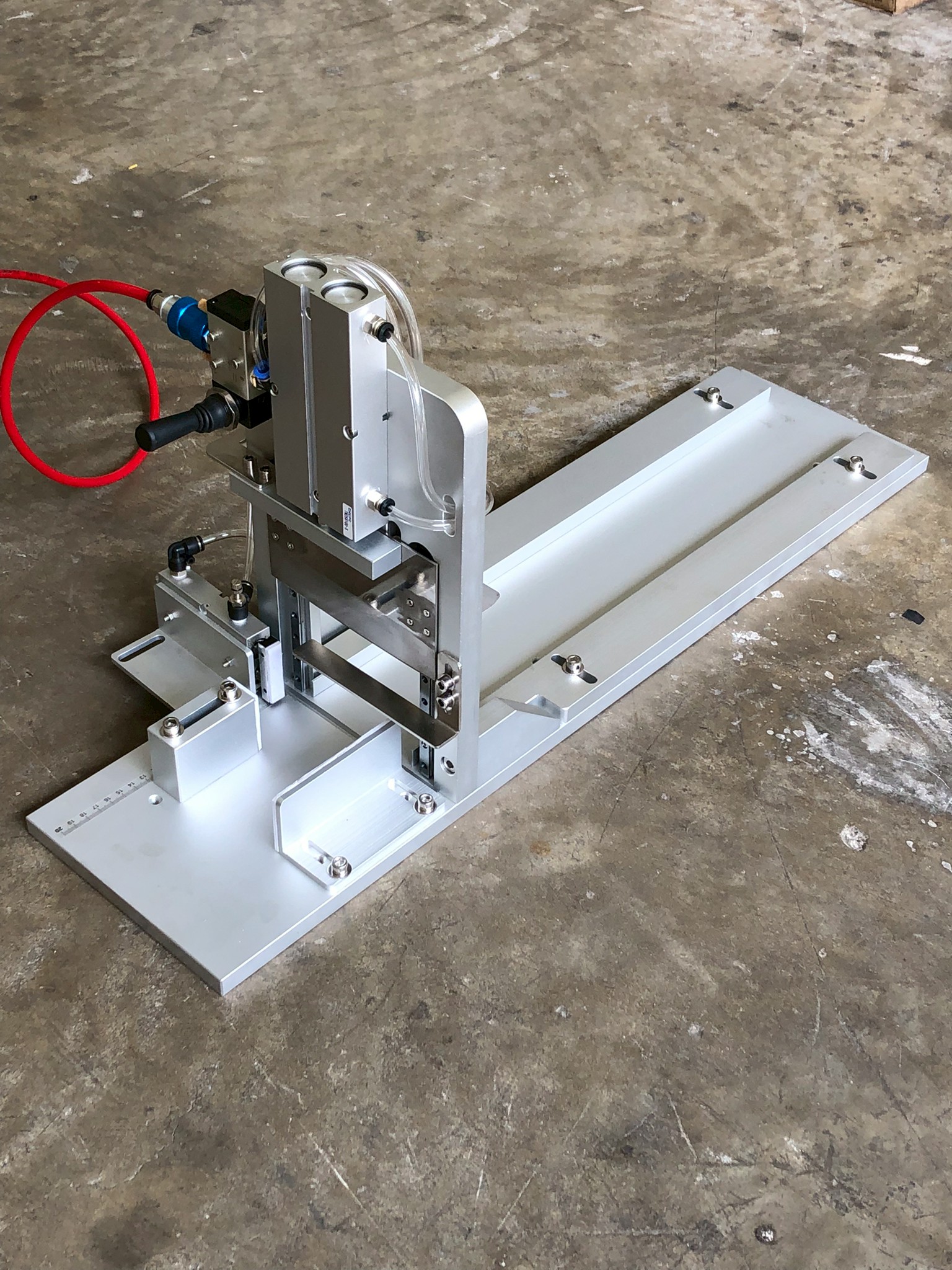 เครื่องตัดก้อนกึ่งอัตโนมัติ DRH-C002