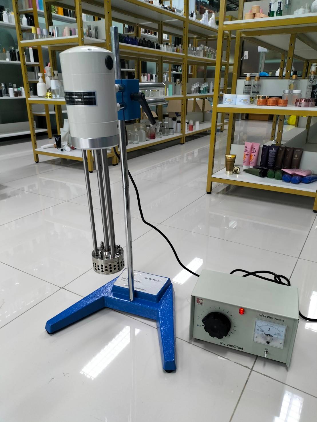 เครื่องผสมเนื้อครีมและของเหลว รุ่น JRJ300-D-1